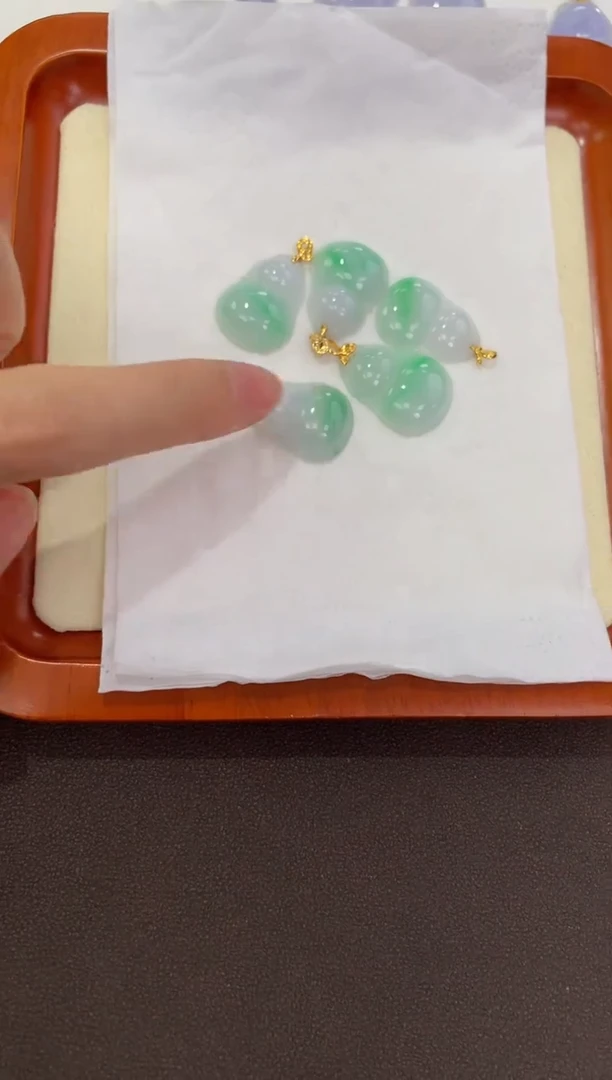 翡翠18K金镶嵌颈饰天然缅甸a货翡翠(多样性发其一