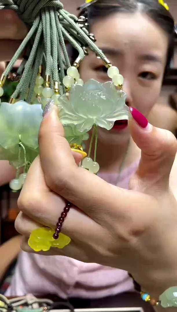 岫玉未镶嵌吊坠多样性发货发其中之一