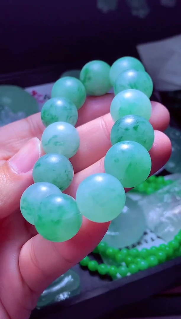 未镶嵌定制翡翠怎****?翡翠毛货定制570469