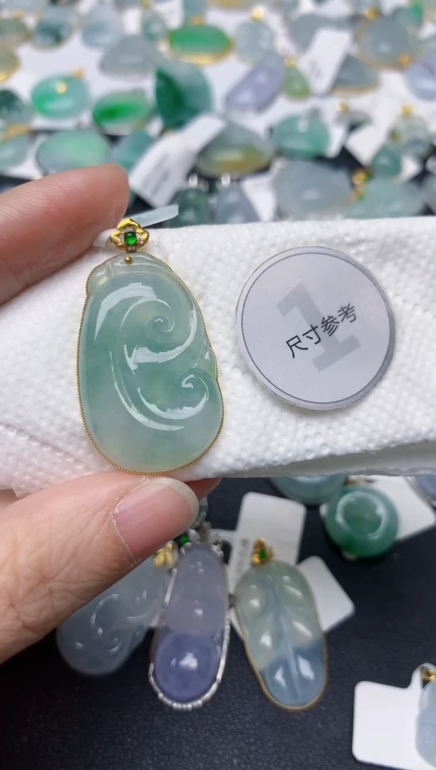 颈饰18K金镶嵌翡翠天然缅甸A货翡翠