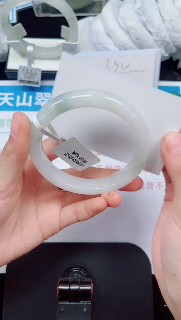 未镶嵌手镯石英质玉156-60/61