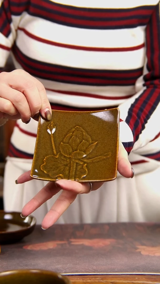 福利鳝鱼黄色的杯垫