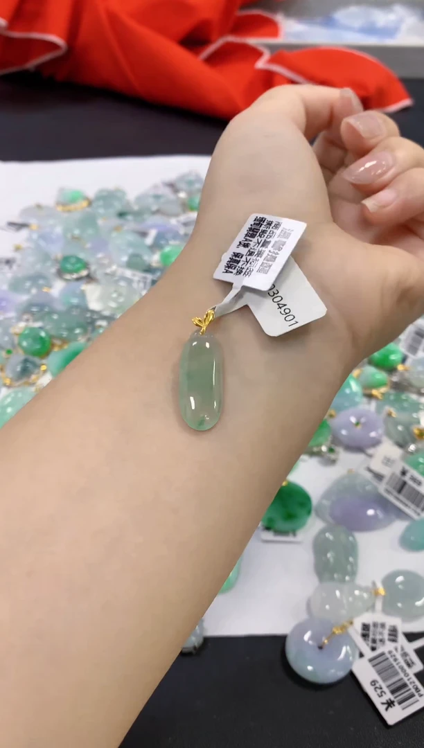 颈饰18K金镶嵌翡翠天然缅甸a货翡翠百元以上9元证书费自理