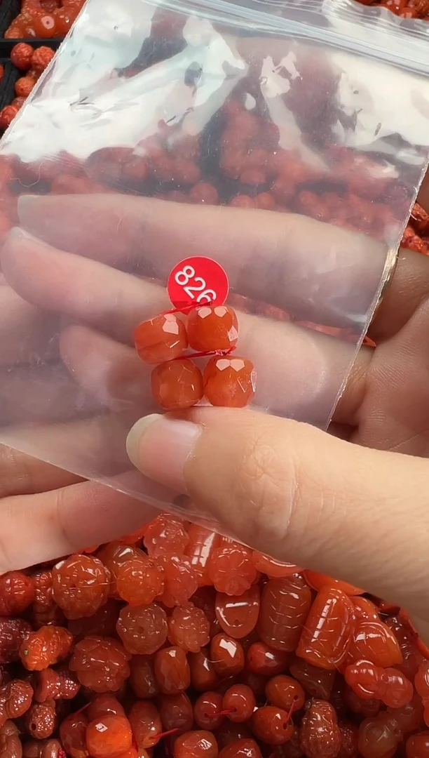 颈饰未镶嵌南红玛瑙1