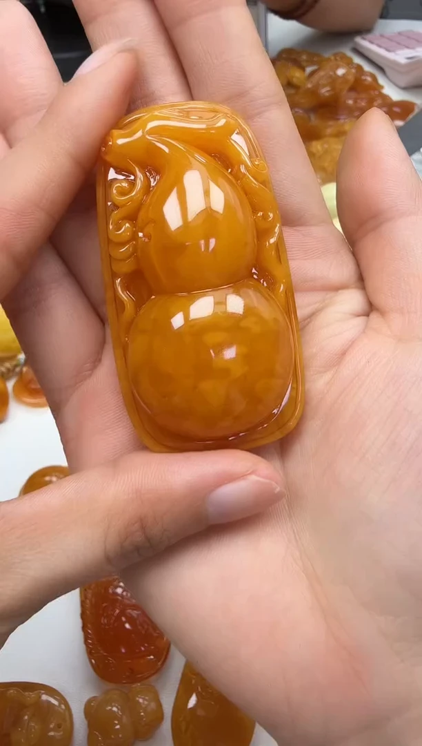 裸石琥珀未镶嵌如图