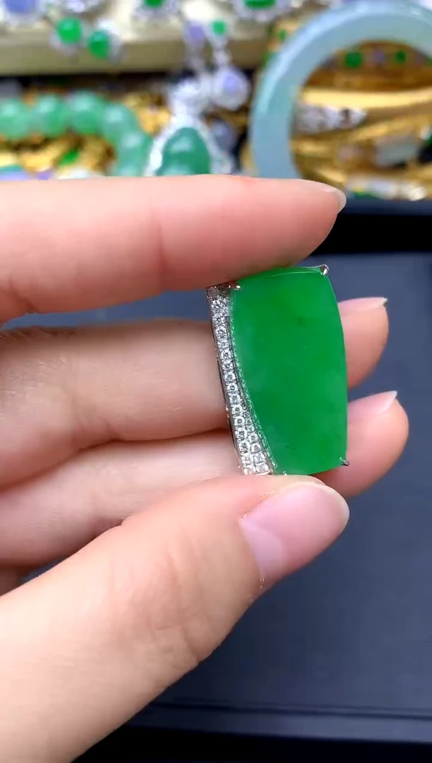 颈饰18K金镶嵌翡翠658 -中国好珍宝