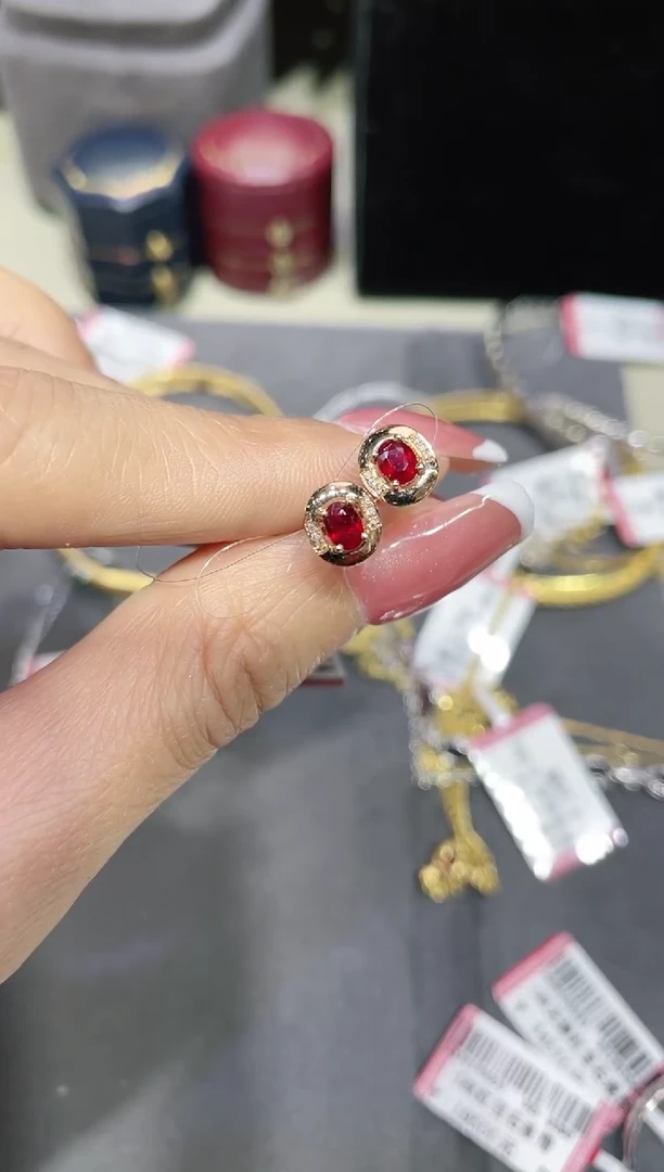 【闪购商品】红宝石耳饰18K金镶嵌·