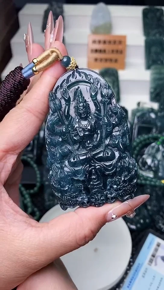 颈饰未镶嵌翡翠