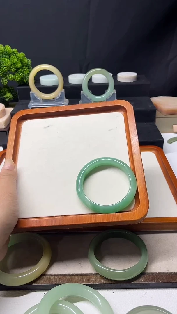 未镶嵌手镯石英岩玉吃了吗福利款