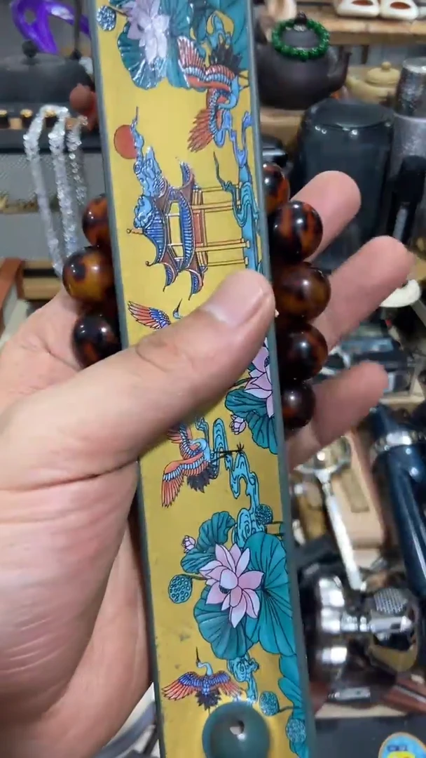 瓷片闪购商品  如图所示