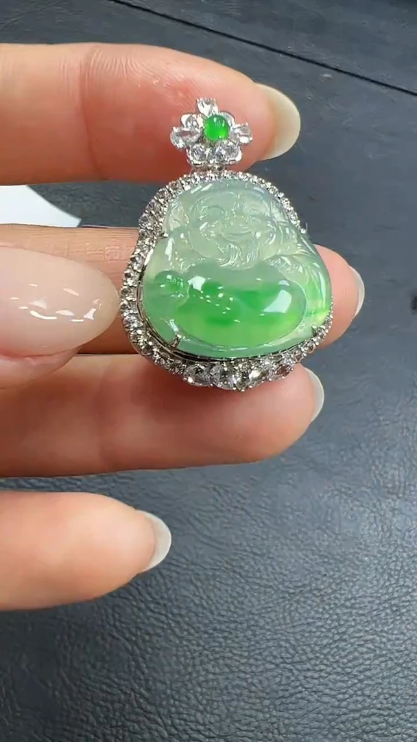 18K金镶嵌挂件翡翠财神