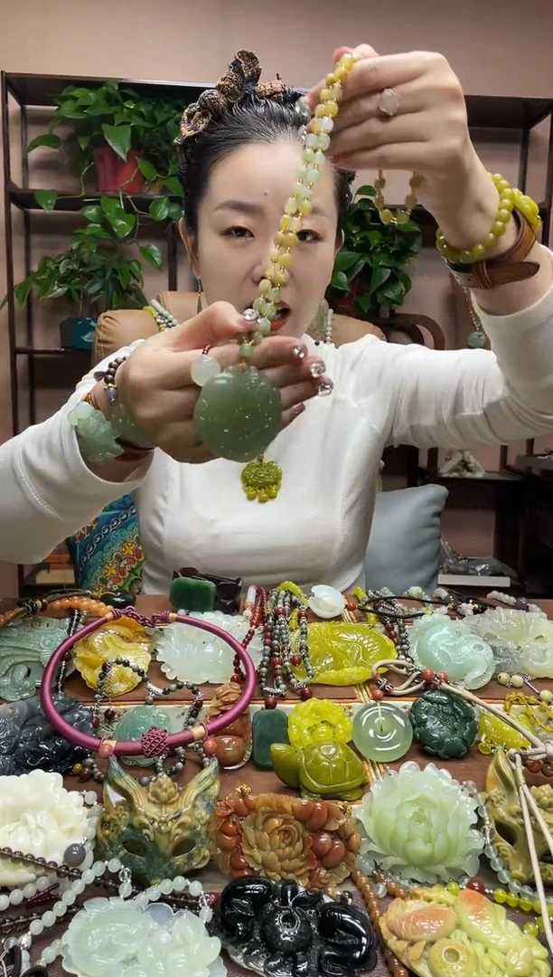 未镶嵌岫玉吊坠多样性发货发其中之一