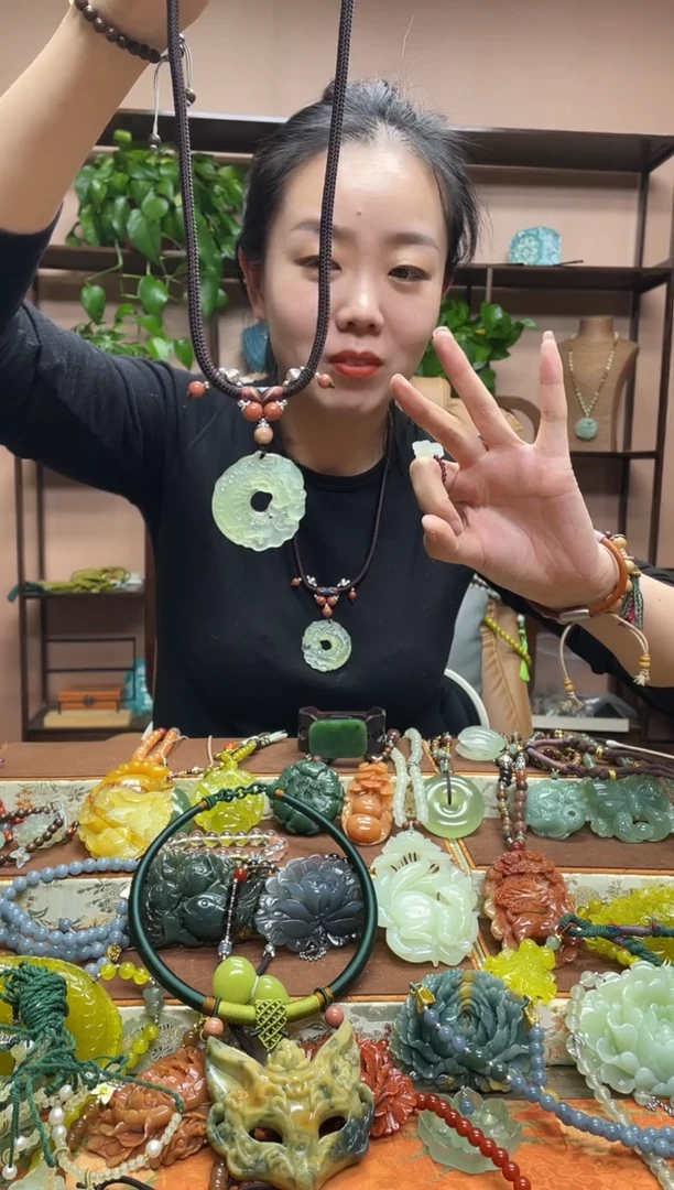 未镶嵌岫玉吊坠多样性发货发其中之一