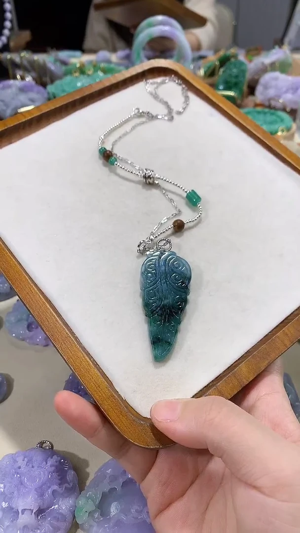 颈饰未镶嵌翡翠吊坠