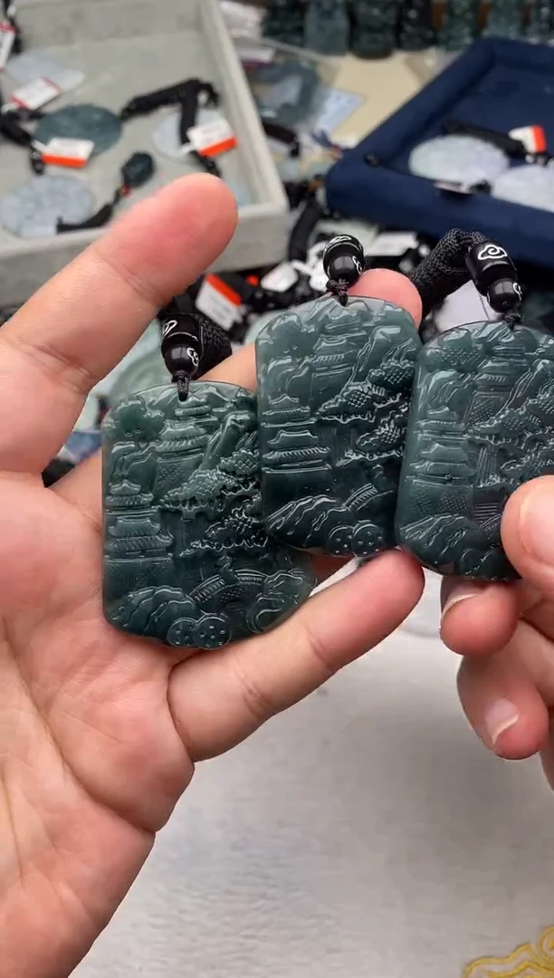 翡翠未镶嵌颈饰 多样性发其一