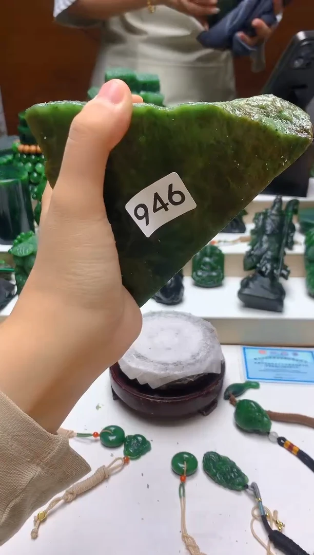 未镶嵌和田玉（碧玉）珠宝半成品0