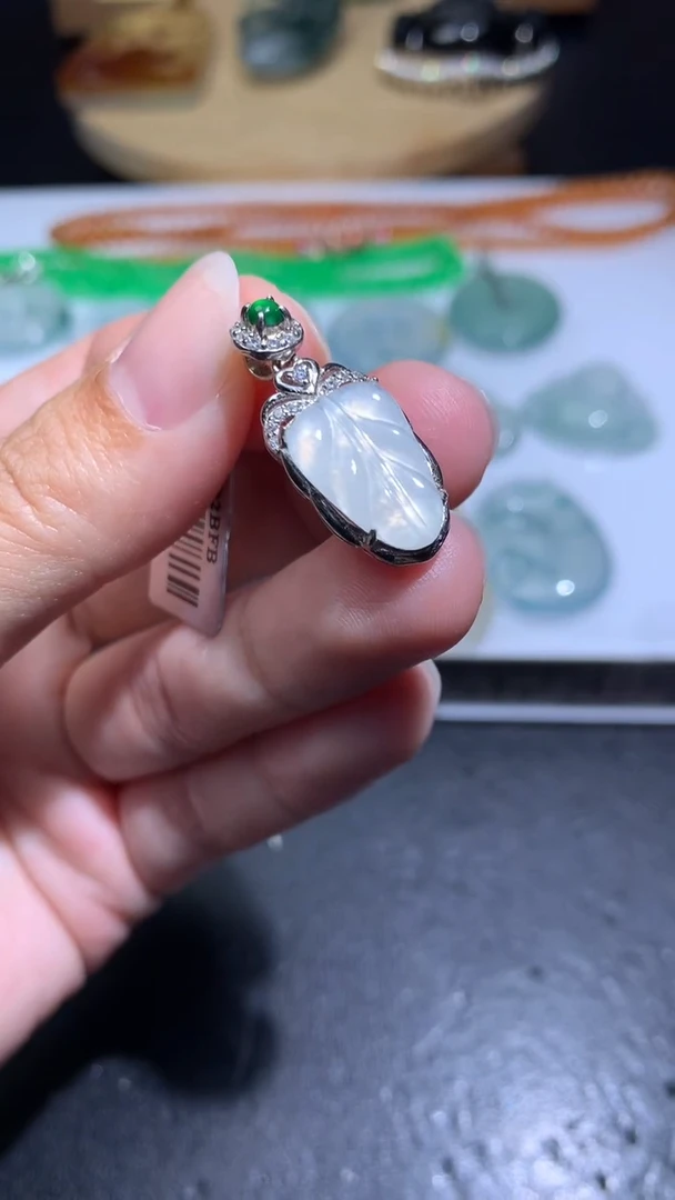 颈饰银S925镶嵌翡翠净货