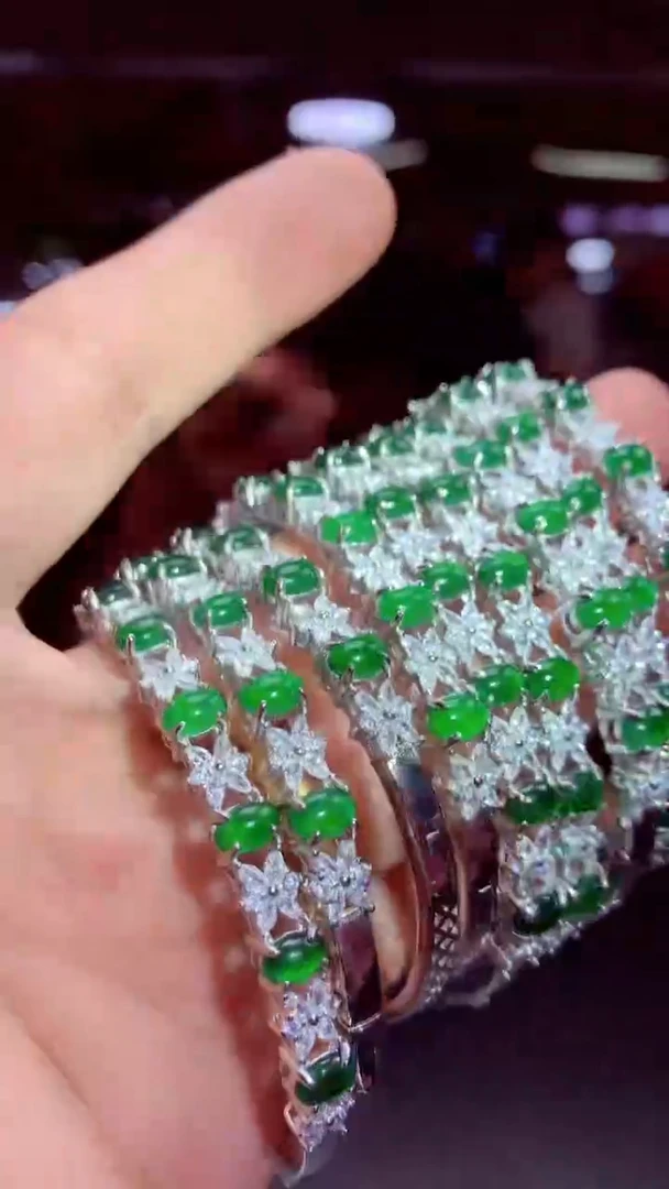 【闪购商品】定制翡翠未镶嵌W多样性发货拍一发一