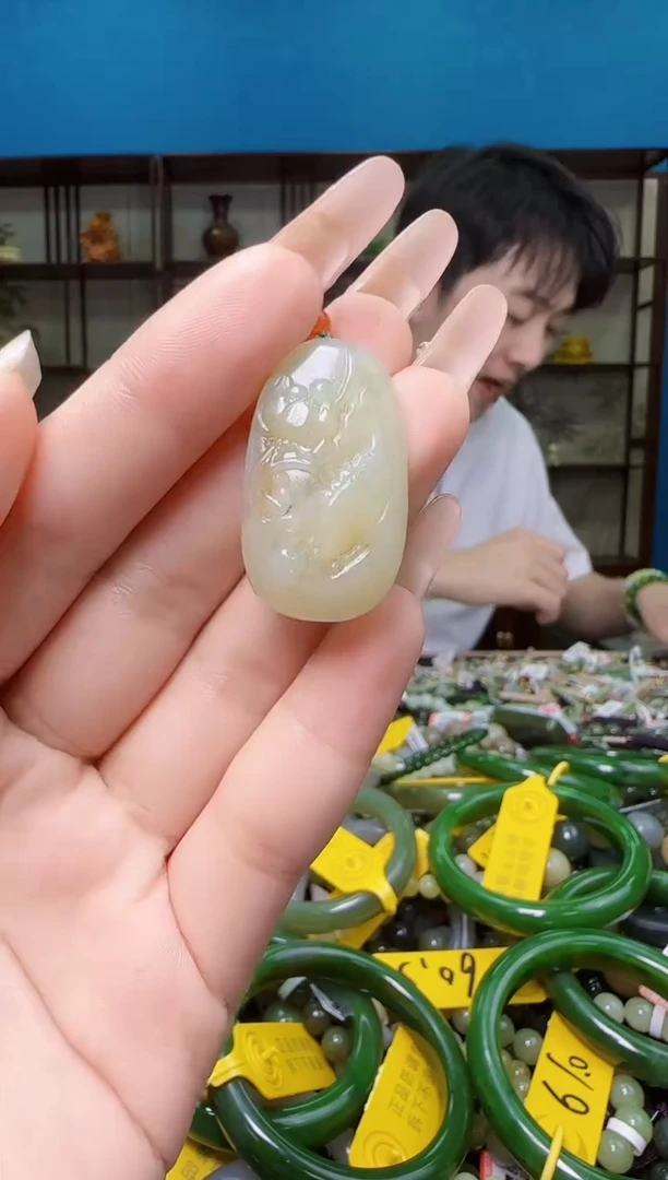 颈饰未镶嵌和田玉1