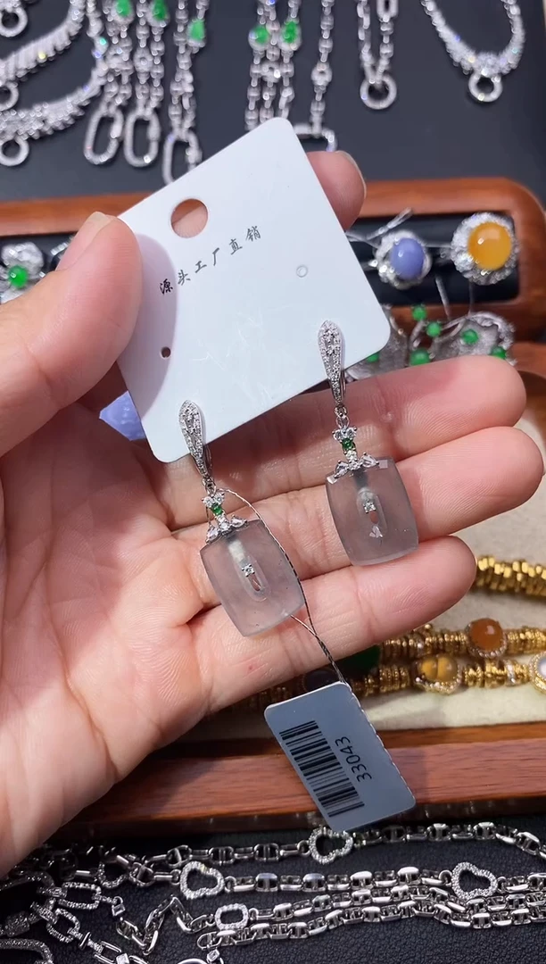 18K金镶嵌翡翠耳饰耳饰