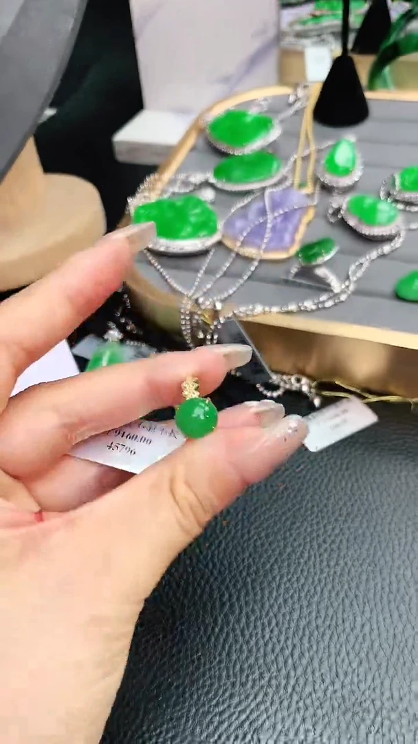 18K金镶嵌戒指翡翠L**木天然缅甸翡翠a货