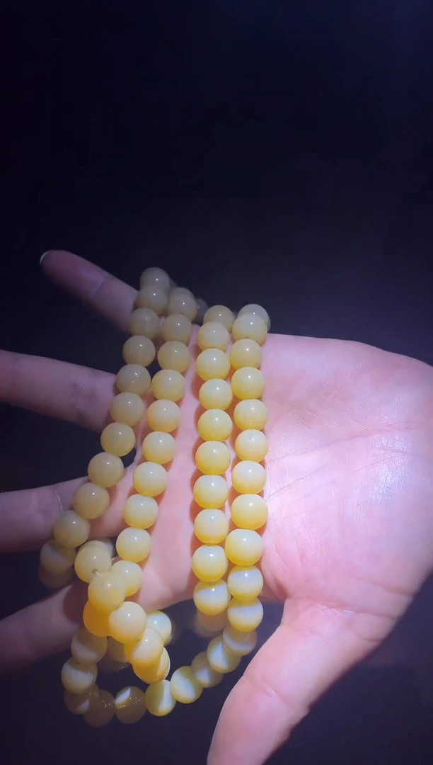 和田玉未镶嵌颈饰和田玉淡黄108颗 长串项链 一件