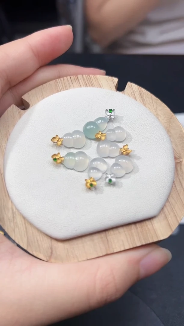 翡翠18K金镶嵌颈饰13葫芦多样性发其一