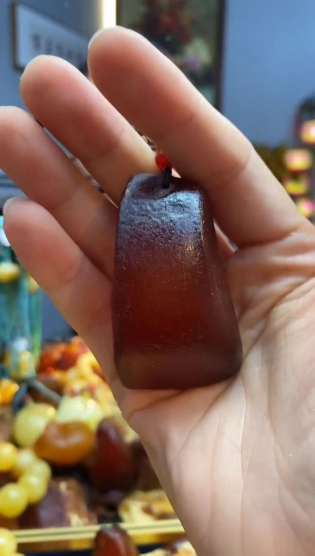 未镶嵌颈饰琥珀吊坠