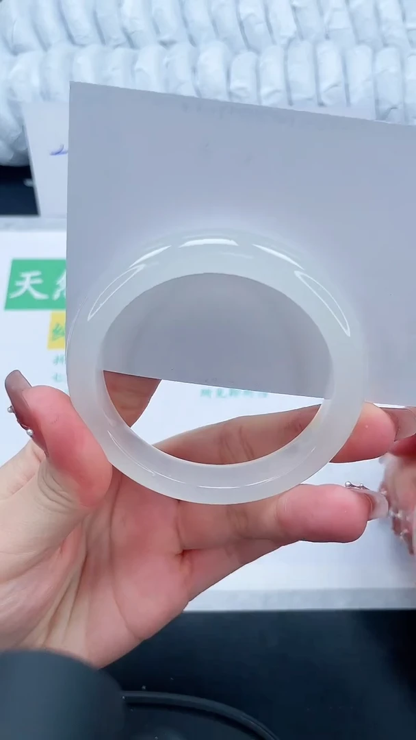 【闪购商品】石英质玉手镯未镶嵌56-56.8