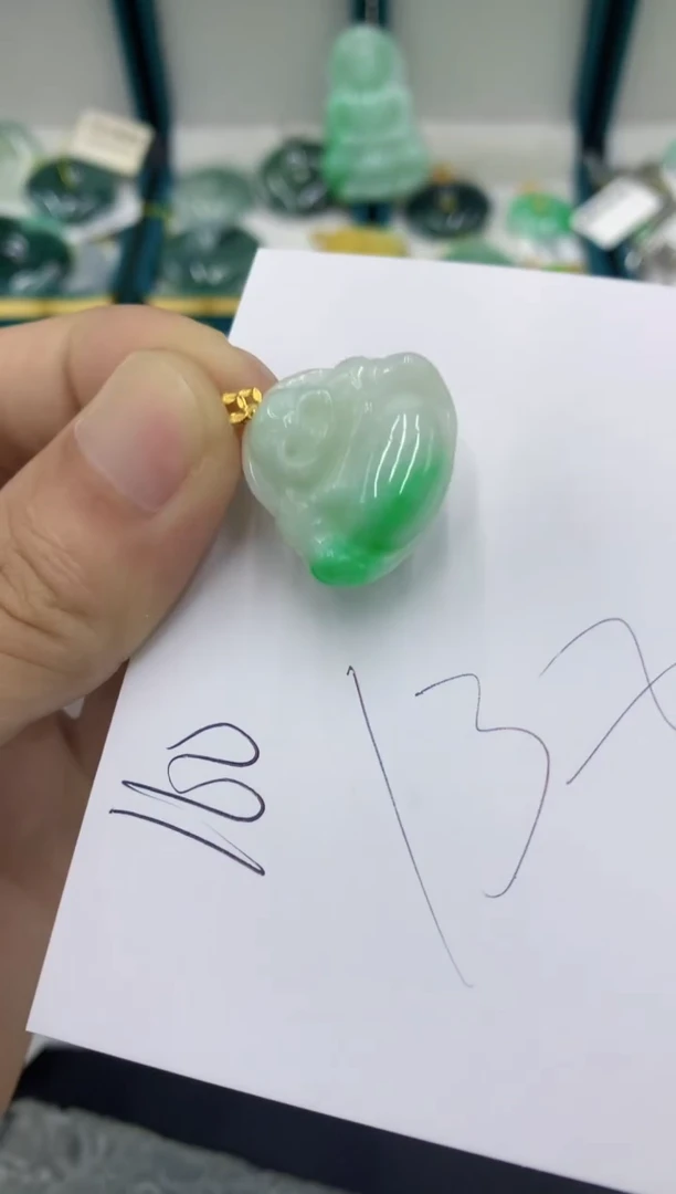 翡翠18K金镶嵌颈饰翡翠