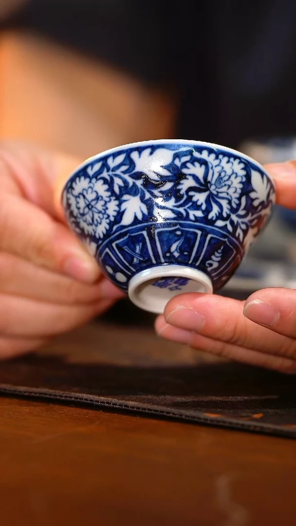 瓷朝岚夕霞牡丹福禄杯