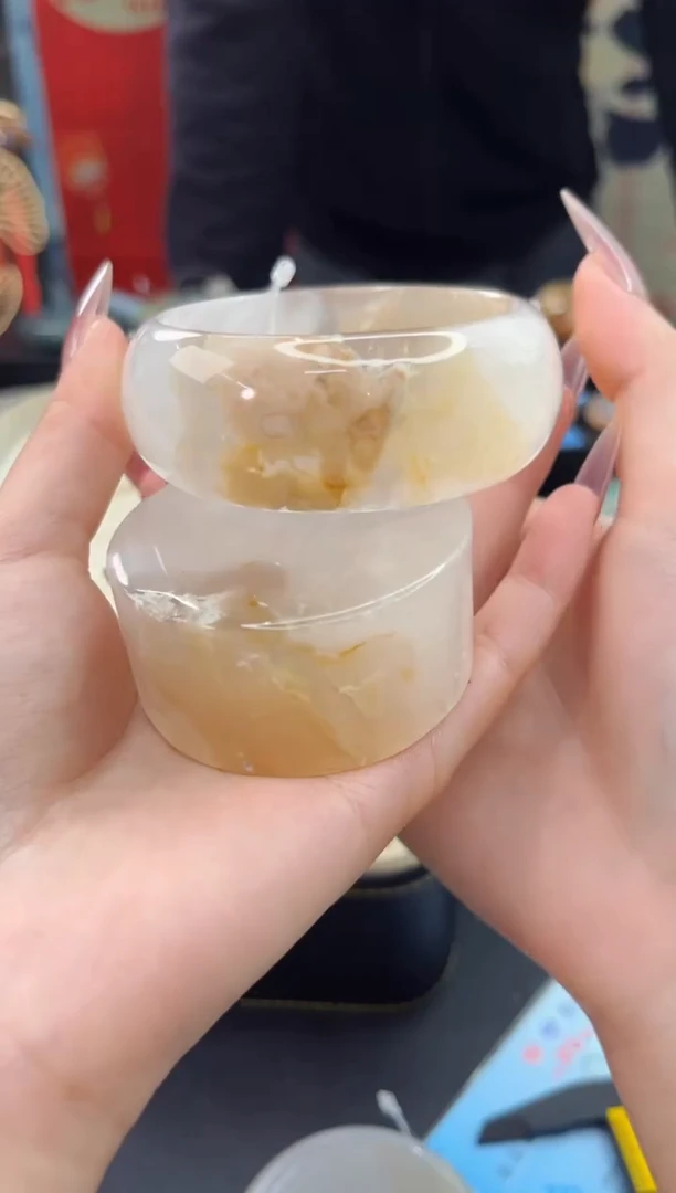 【闪购商品】石英质玉手镯未镶嵌赠送镯心（60圈口）