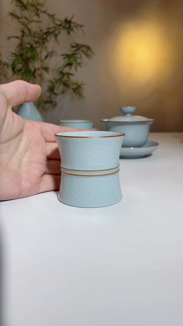 月白双线束腰杯二级，带礼盒