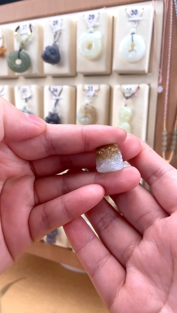 【闪购商品】和田玉颈饰未镶嵌小醒狮吊坠