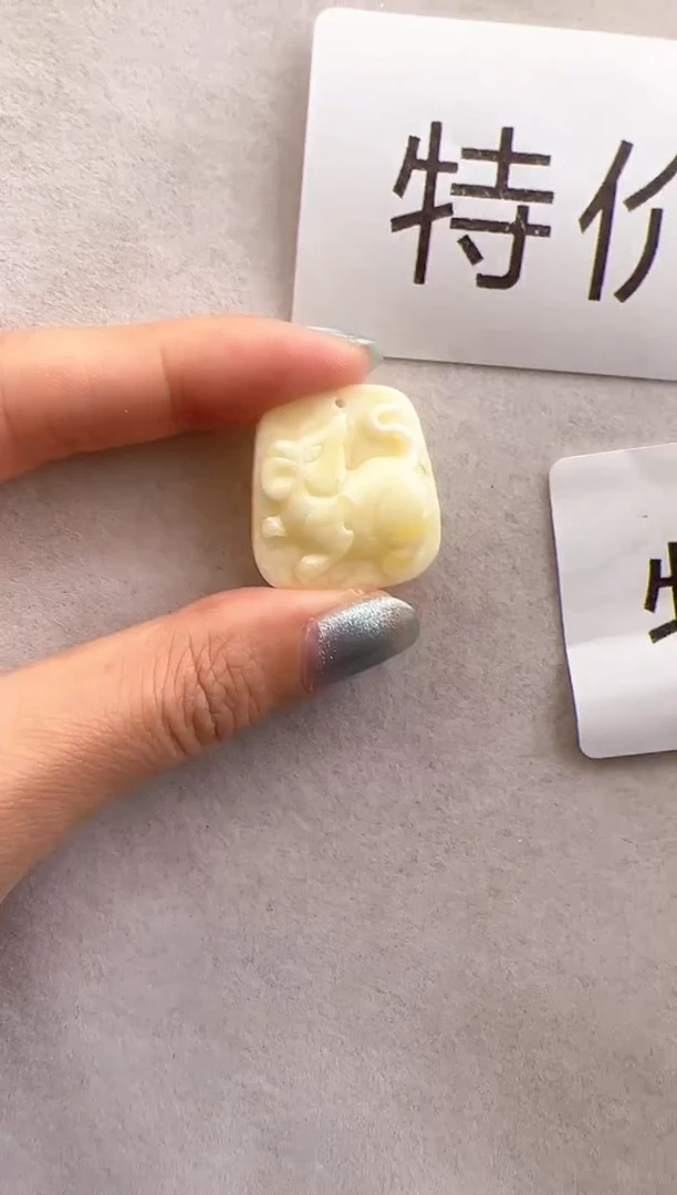 【闪购商品】琥珀裸石未镶嵌10219154-特价吊坠