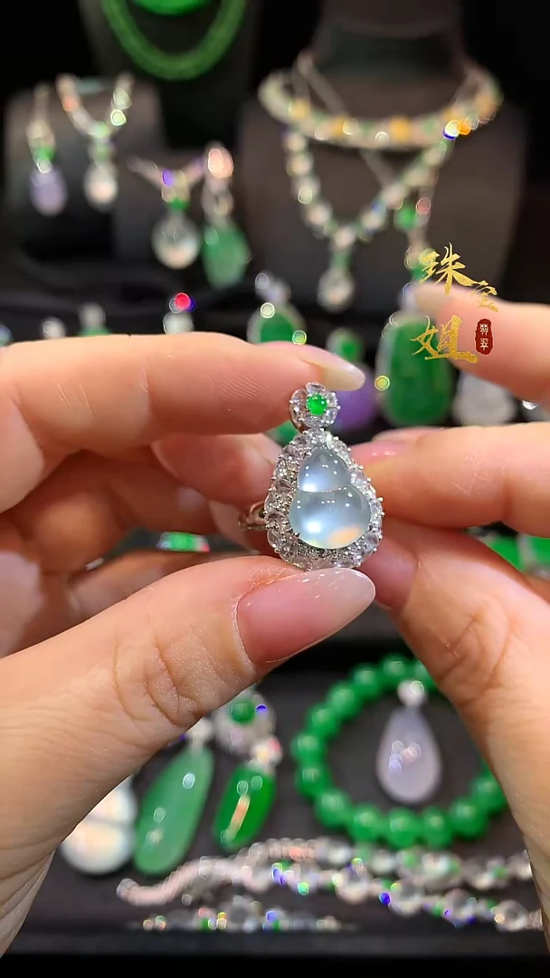 18K金镶嵌戒指翡翠两用款