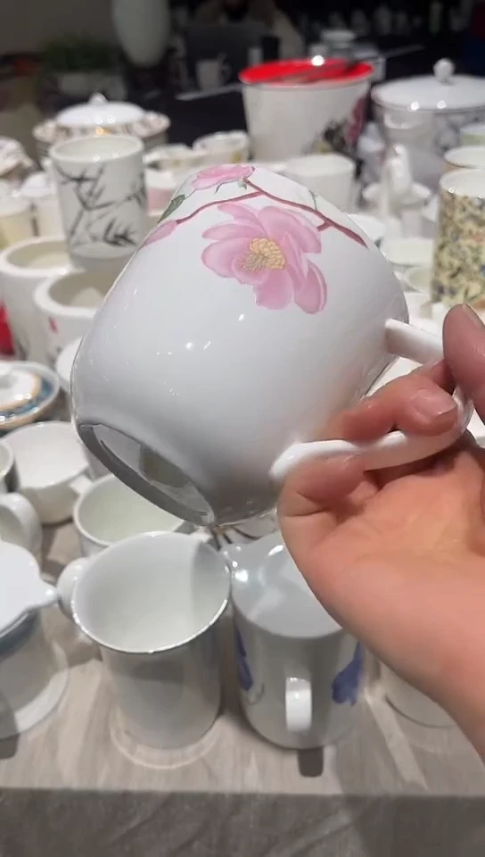 瓷大水杯2只隆达骨瓷