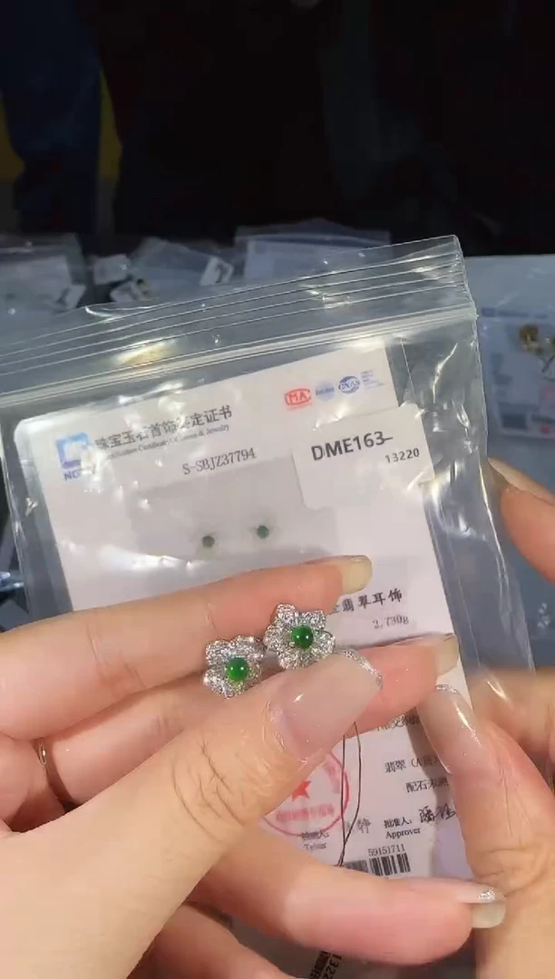 18K金镶嵌翡翠耳饰精选M-DME163