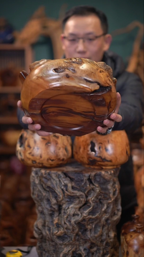 【闪购商品】枣木雷击枣木龙纹尊