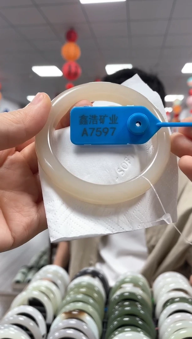 和田玉手镯未镶嵌圈59 A7597  藕粉手镯一条