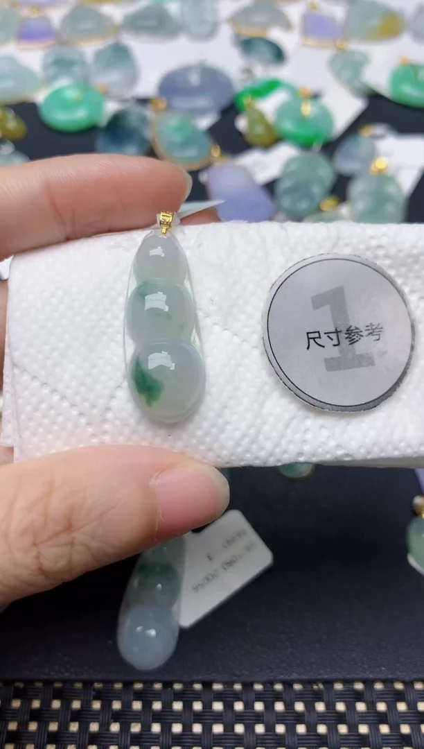 翡翠18K金镶嵌颈饰天然缅甸A货翡翠