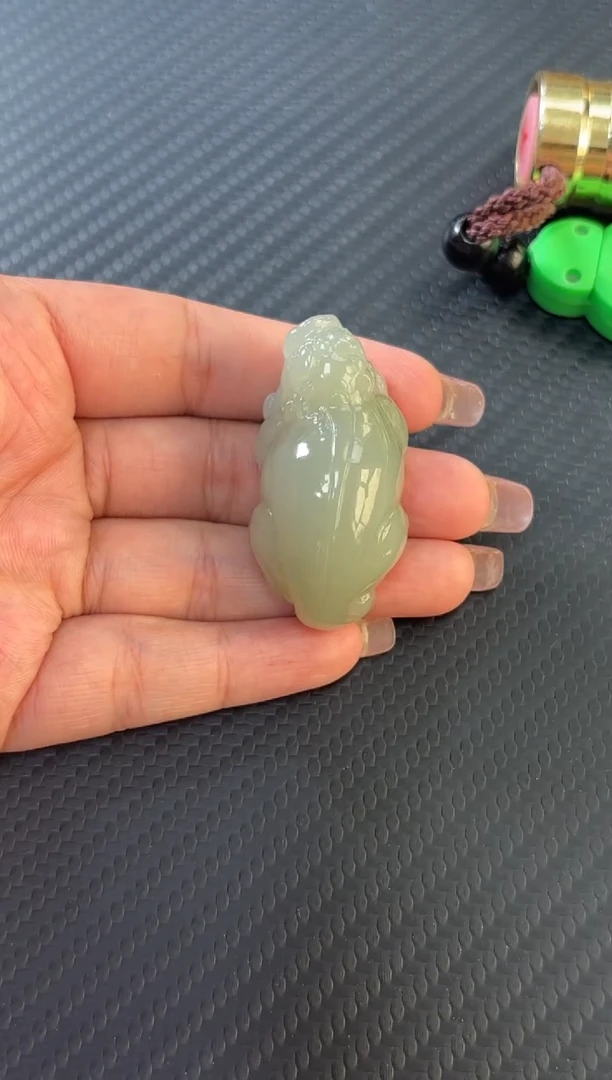 和田玉未镶嵌把件且末微色差近矿貔貅jM