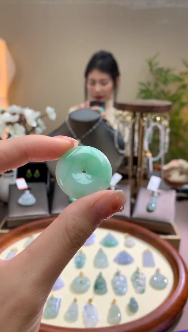 【闪购商品】翡翠颈饰未镶嵌平安扣