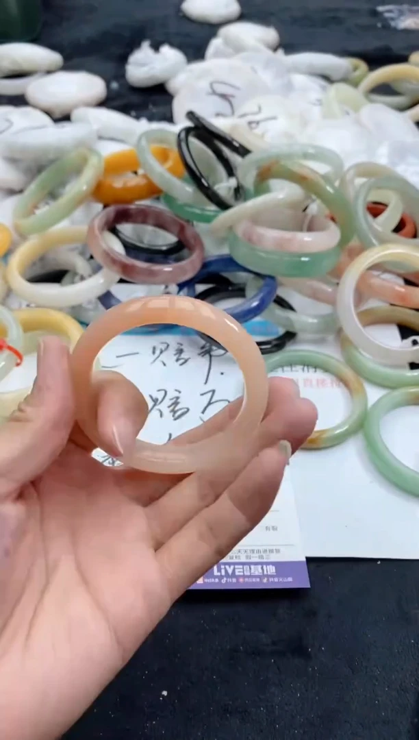 【闪购商品】石英质玉手镯未镶嵌90