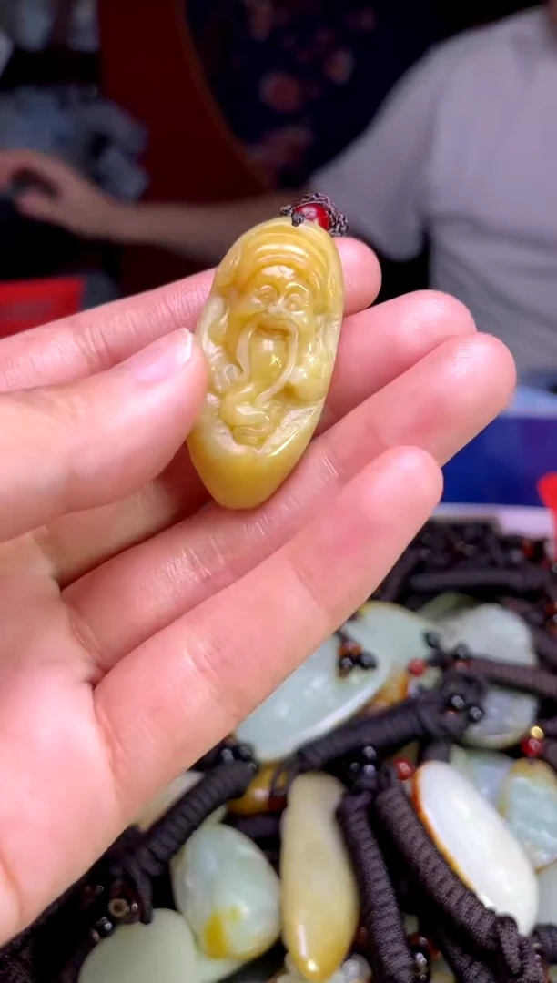 和田玉未镶嵌颈饰1