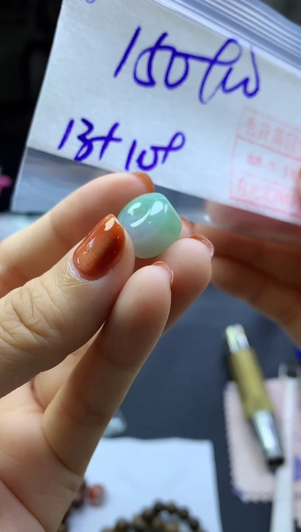 未镶嵌定制翡翠18小扣子*160元毛货需精抛光