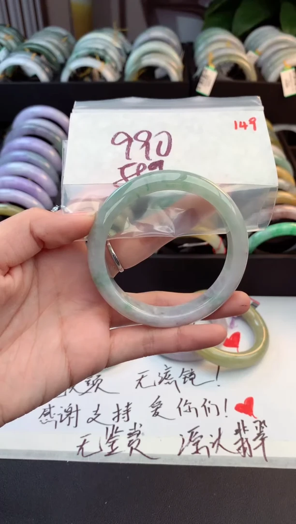 未镶嵌定制翡翠毛货需精细抛光+多人