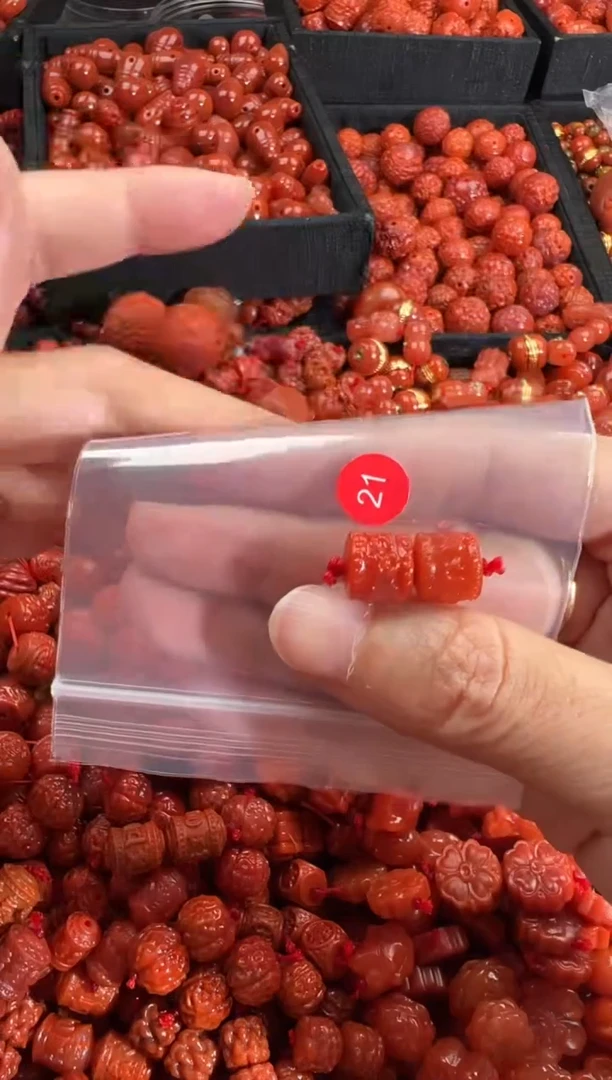 南红玛瑙未镶嵌颈饰1