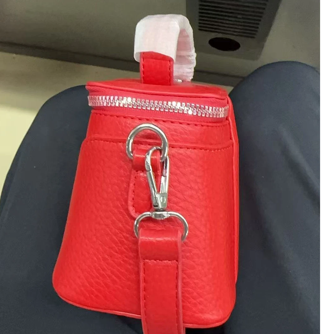 红色鲜艳包包正方型包