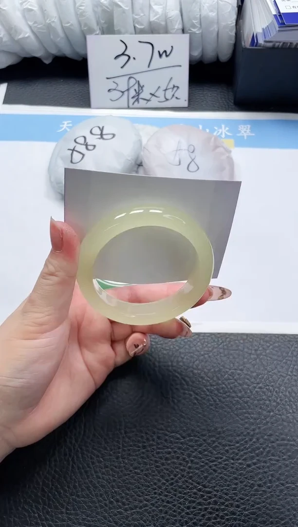 【闪购商品】石英质玉手镯未镶嵌235-56